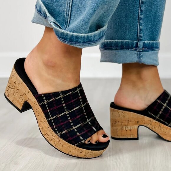 Corkys Totally Buggin Wedges in Black Plaid – Sizes 7–11 - Picture 2 of 4